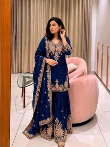 Elegante Conjunto Tradicional de Tres Piezas de Kurti de Georgette de Secado Rápido con Pañuelo Sarara Completamente Cosido para Fiesta o Boda - Product Image 3