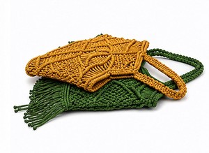 Sac à bandoulière en macramé jaune moutarde le plus vendu pour femmes, sac fourre-tout bohème en coton fait main pour usage quotidien à la plage, disponible à la vente - Product Image 2