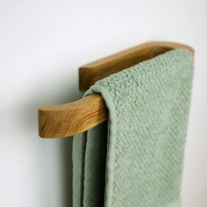 Barra de toallas de madera hecha a mano al por mayor, organizador de pared prémium con opciones de tamaño y acabado personalizados para baño - Product Image 3