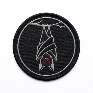 Parches bordados a máquina termoadhesivos personalizados con motivos de Vampiro, Cáliz, Murciélago y Círculo, al por mayor para ropa, chaquetas y equipamiento de motociclistas - Product Image 3