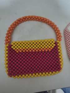 Sac perlé fait main style bohème rose et jaune, décoration intérieure, forme irrégulière, 100% fait main - Product Image 5