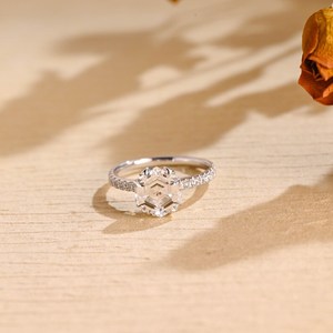 Anillo Solitario de Moissanita Brillante con Corte Hexagonal de 7MM, Plata 925 Original, Regalo Ideal para Cumpleaños o Aniversarios para tu Pareja - Product Image 1
