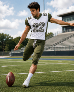Ensemble de maillots de football personnalisés pour hommes, 22, imprimé camouflage, blanc et vert, manches courtes, col en V, uniforme athlétique anti-humidité - Product Image 1