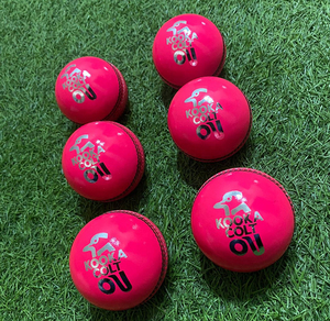ลูกคริกเก็ต KOOKABURRA COLT สีชมพู ขาว แดง สีสั่งทำพิเศษ น้ำหนัก 156 กรัม ลูกคริกเก็ตแข็งสำหรับผู้ชาย ลูกคริกเก็ตสำหรับแข่งขันในลีก - Product Image 4