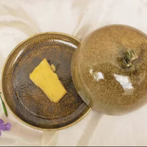 Mantequillera Rústica con Tapa Esmaltada Moteada, Perilla de Fácil Agarre, Plato Compacto para Servir, Elegante Soporte para Guardar Mantequilla en la Mesa - Product Image 2