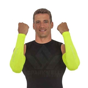 Manchon de compression unisexe noir avec logo blanc, protection anti-UV pour le cyclisme, la course à pied et le fitness - Product Image 2