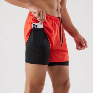Shorts de sport 2-en-1 personnalisés pour hommes avec boucle porte-serviette, taille élastique, taille mi-haute, respirants, avec compression intérieure en maille unie – Vente en gros - Product Image 1