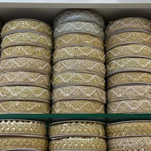 งานปักลายสัตว์ทำมือแบบสั่งทำพิเศษ แต่งขอบด้วยลูกไม้เมทัลลิก ประดับเลื่อม ดีไซน์วินเทจ เป็นมิตรกับสิ่งแวดล้อม สำหรับตกแต่งเสื้อผ้าแฟชั่น - Product Image 1