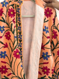 Chaqueta Bomber de Terciopelo 100% Algodón Ecológico con Bordado Floral Vintage, Cuello Mandarín y Mangas Largas para Mujer - Product Image 3