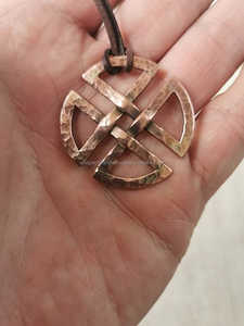 Colgante Cruz Vikinga Forjada a Mano 2025 de Hierro Unisex con Brillo y Diseño Retorcido Medieval, Artesanía Única India UCI-2071 Venta al por Mayor Barata - Product Image 4