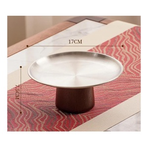 Soporte para Pastel de Metal Plateado con Base de Madera, Bandeja para Servir Postres, Diseño Moderno Móvil, Patrón Decorativo, Vajilla para Bodas - Product Image 2