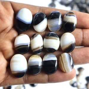 Cabochons en Agate Noire de Haute Qualité pour la Fabrication de Bijoux, Certifiés par un Certificat Tierce Partie, Origine Rajasthan, Effet de Couleur Changeant, Formes Variées - Product Image 1