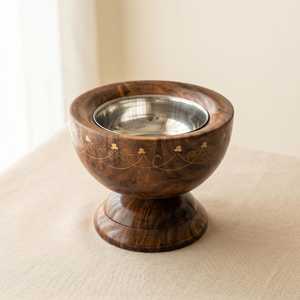 Brûleur d'encens en bois de santal fait main avec insert métallique, support religieux en bois au design unique, utilisation toute saison - Product Image 1