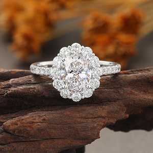 Bague de fiançailles et de mariage ovale en or massif 9K plaqué rhodium avec halo de diamants sertis à griffes pour femme - Product Image 6