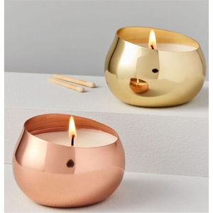 Lujosa Lata Redonda de Metal Dorado y Cobre para Velas con Tapa, Boca Inclinada, Latón Martillado, para Velas Aromáticas, Decoración del Hogar y Bodas - Product Image 1