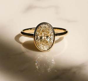 Anillo de Compromiso y Boda de Moissanita con Corte Ovalado de 2 Quilates, Engaste de Garras, Chapado en Oro de 18K, Lujoso, Regalo Perfecto - Product Image 3