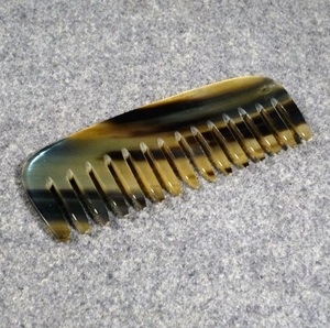 Peigne à cheveux en bois de corne de buffle naturelle, antistatique, à dents larges, démêlant, fait main, écologique, outil de beauté, en gros - Product Image 3