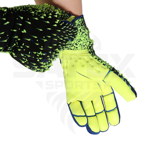 Guantes de Portero Personalizados con Agarre Antideslizante, Logotipo Personalizado, Guantes de Portero de Alta Calidad con Diseño Único para Fútbol Profesional - Product Image 2