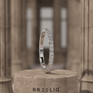 Anillo de boda elegante con diamantes, anillo de eternidad de corte redondo, banda de diamantes delgada de lujo para mujer, joyería nupcial minimalista, anillo atemporal - Product Image 1