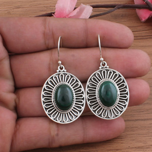 ต่างหูเงินแท้ 925 ประดับพลอยมาลาไคต์ธรรมชาติทรงหยดน้ำสีเขียว งานแฮนด์เมด ของขวัญสำหรับผู้หญิง - Product Image 1