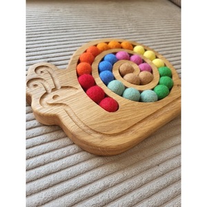 Nouvel Organisateur de Jouets en Bois en Forme d'Escargot avec Plateau de Rangement en Boules de Feutre Colorées pour la Décoration de Chambre d'Enfant - Product Image 1