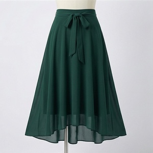 Jupe élégante en mousseline de soie pour femme, coupe trapèze, avec nœud à la taille, longueur genou, en organza vert uni, design plissé - Product Image 1