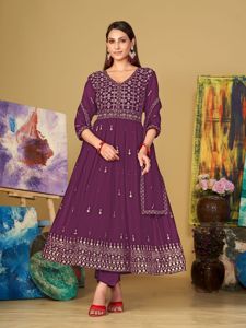 Élégante robe Anarkali violette pour femme, manches 3/4, en Georgette Crêpe, semi-couturée, idéale pour les mariages et les occasions festives - Product Image 2