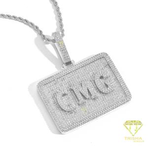 Collier avec plaque nominative personnalisée en diamant de laboratoire, pendentif rectangulaire, lettres serties de pierres brillantes et étincelantes - Product Image 2