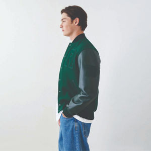 Custom 100% <b>Wool</b> Breathable V-neck Baseball Jacket Men Street Style Chenille Embroidery Front Crystal <b>Pink</b> Varsity Crop Jacket - Product Image 4