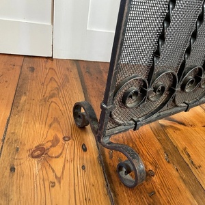 Paravent de cheminée en métal Regency, en fer forgé à la main, avec maille fine, protection anti-étincelles, bouclier de sécurité autoportant pour foyer - Product Image 4