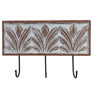 Organisateur de clés mural en bois sculpté Smart Art, finition blanchie à la chaux, fait main, avec 3 crochets pour vêtements, en bois d'ingénierie - Product Image 1