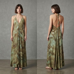 Robe longue bohème verte à imprimé géométrique pour femme, col halter, dos nu, taille empire, coupe trapèze, avec pompons, idéale pour l'été - Product Image 5