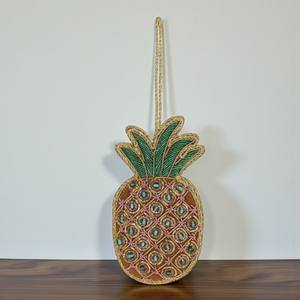 ของตกแต่งรูปสับปะรดแบบแขวน – งานฝีมือประดับลูกปัดและงานปักดิ้นโลหะสำหรับตกแต่งบ้าน - Product Image 3