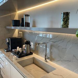 Dalles de marbre naturel de qualité supérieure pour revêtements de sol de luxe, revêtements muraux et projets de décoration intérieure disponibles à la vente - Product Image 5