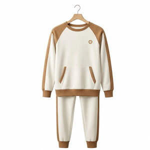 Ensemble de survêtement pour hommes actifs, tissu intérieur respirant et doux, coupe confortable et décontractée, tenue de sport élégante pour l'entraînement - Product Image 1