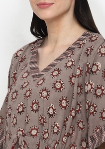 Kaftan en coton beige imprimé à la main avec motif d'étoile, parfait pour l'été - Product Image 5