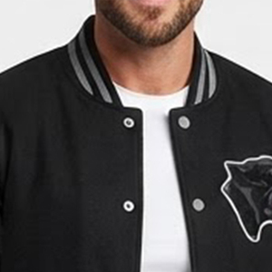 Chaqueta Varsity Negra y Gris para Hombre, Nueva, con Logotipo de Pantera Bordado en el Pecho, Estilo Casual para Otoño, Corte Regular, Cuello Camisero - Product Image 5