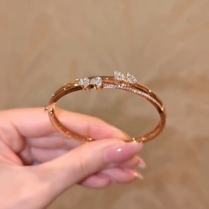 Brazalete de Oro Amarillo de 14K con Corte de Pera, Estilo Itálico Exquisito, Diamante Cultivado en Laboratorio, Claridad F VVS2, Certificado IGI, Precio al por Mayor - Product Image 3