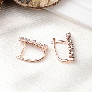 Nouvelle arrivée Clou d'oreille en or rose 18 carats à motif unique en diamant naturel pour le grossiste de bijoux faits à la main pour femmes - Product Image 4