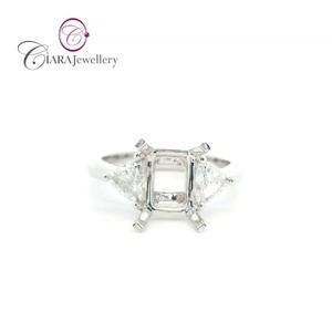 18K AU750 CLASSIQUE OR BLANC DIAMANT NATUREL 8x6MM FORME ÉMERAUDE TROIS PIERRES MONTAGE DE BAGUE pour MARIAGE ET ANNIVERSAIRE - Product Image 1