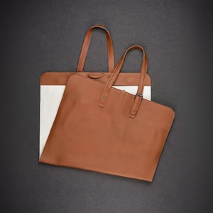 Sac de transport pour costume en cuir véritable fait main par un artisan, robuste, avec fermeture éclair, décontracté, simple, pour les voyages d'affaires - Product Image 1