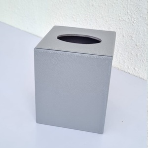 Caja de pañuelos de cuero PU negro cuadrado moderno soporte de pañuelos decorativo para el hogar o el hotel - Product Image 2