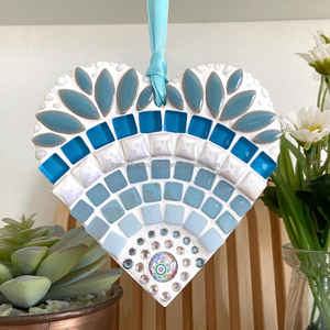 Décoration suspendue artisanale en verre Art Déco en forme de cœur, mosaïque, pour Thanksgiving, faite à la main, ornementale, ETHEREAL BLUSH BLOSSOM - Product Image 3