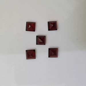 Granate Rojo Natural de 7MM, Corte Cuadrado Escalonado, Gema Suelta de la Mejor Calidad para Joyería - Product Image 1