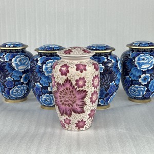 Urnes funéraires peintes à la main de haute qualité, urne en aluminium rose personnalisée pour le stockage des cendres humaines, stockage des cendres funéraires en métal. - Product Image 5