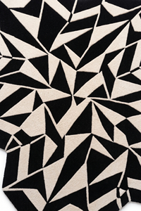 Tapis rectangulaire DECORDEC Tessera en laine noire ivoire, motif géométrique abstrait facetté, antidérapant, écologique, tufté à la main, à poils épais - Product Image 4