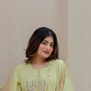 Ensemble Kurta en coton couleur pistache avec broderie à la main, haut et pantalon de créateur pour soirée, haut brodé en coton avec pantalon et dupatta - Product Image 1