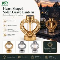 Lanterne solaire commémorative en forme de cœur pour cimetière, en métal et verre, avec design exclusif découpé