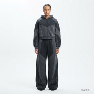 Conjunto Deportivo Personalizado para Mujer, Sudadera con Paneles en Contraste Gris Oscuro y Pedrería, Pantalones Jogger Anchos, Felpa de Algodón, Venta al Por Mayor OEM - Product Image 1