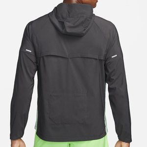 Chaqueta Cortavientos Personalizada para Hombre, Ligera, con Tecnología Impermeable, Ventilación, Cierre de Cremallera y Capucha con Cordón Ajustable - Product Image 2